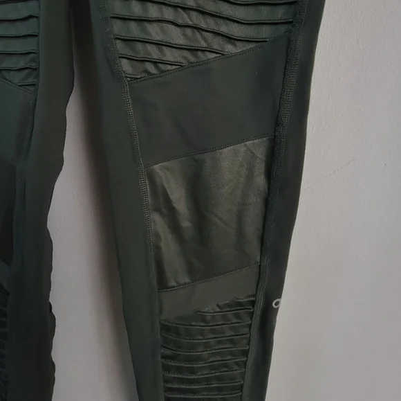 Alo Yoga Moto Legging Ribbed Green Women's Size Large Gym Athleisure Sporty - Picture 6 of 9
